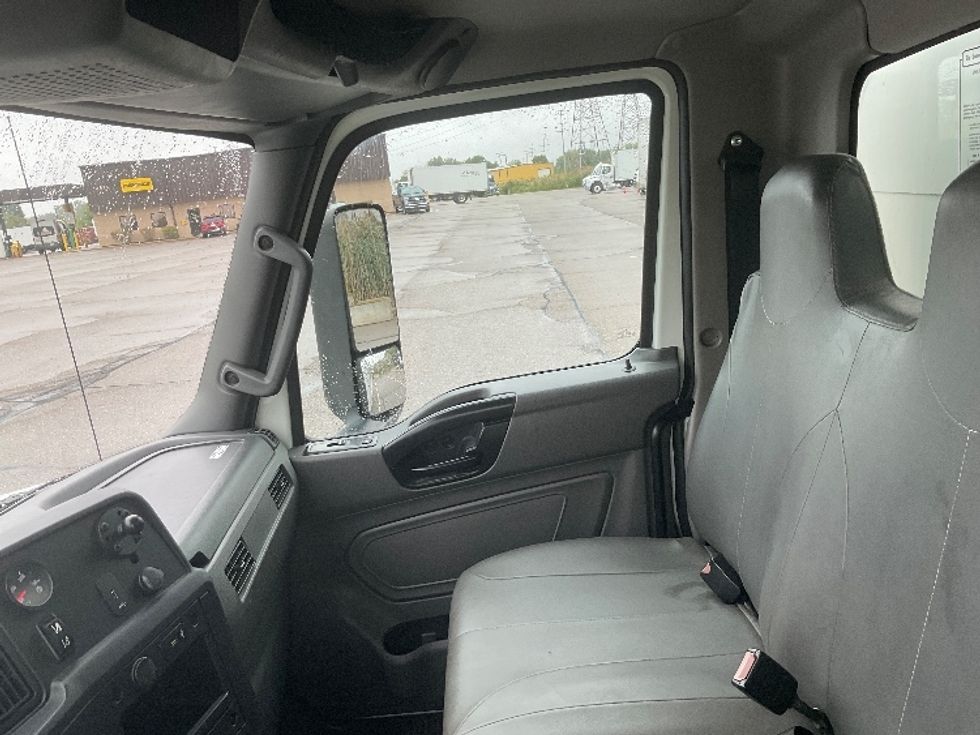 Medium Duty Box Truck-Light and Medium Duty Trucks-International-2022-MV607-Warren-MI-233,304\n\t\tmiles-$ 42,250 - Image 19
