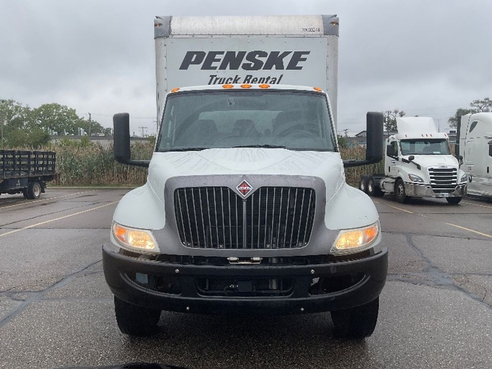 Medium Duty Box Truck-Light and Medium Duty Trucks-International-2022-MV607-Warren-MI-233,304\n\t\tmiles-$ 42,250 - Image 2