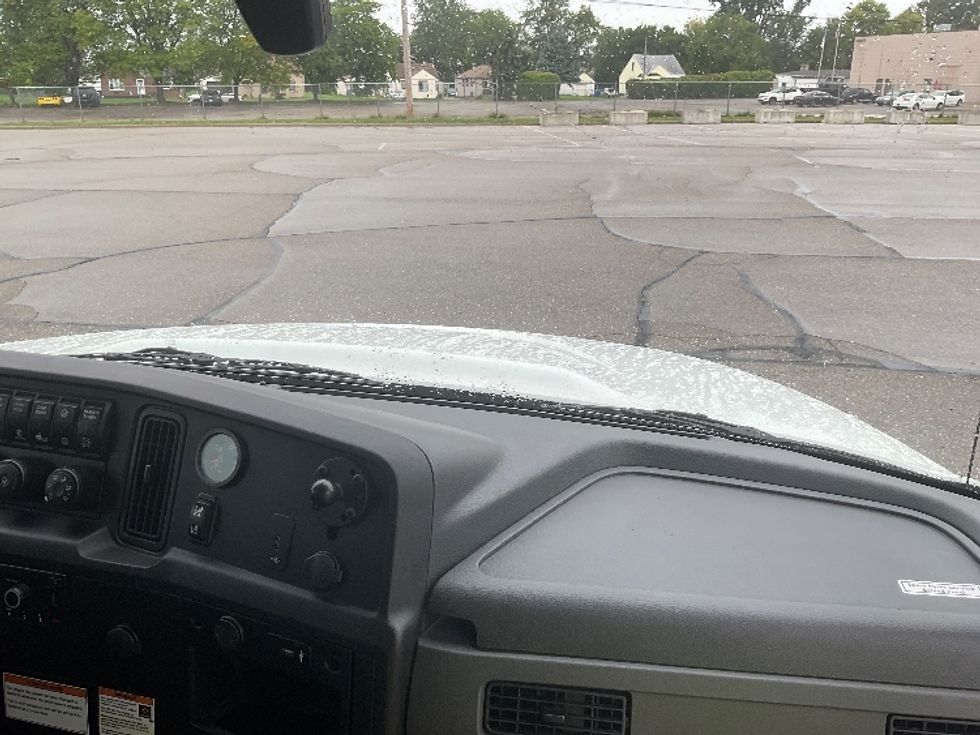 Medium Duty Box Truck-Light and Medium Duty Trucks-International-2022-MV607-Warren-MI-233,304\n\t\tmiles-$ 42,250 - Image 21