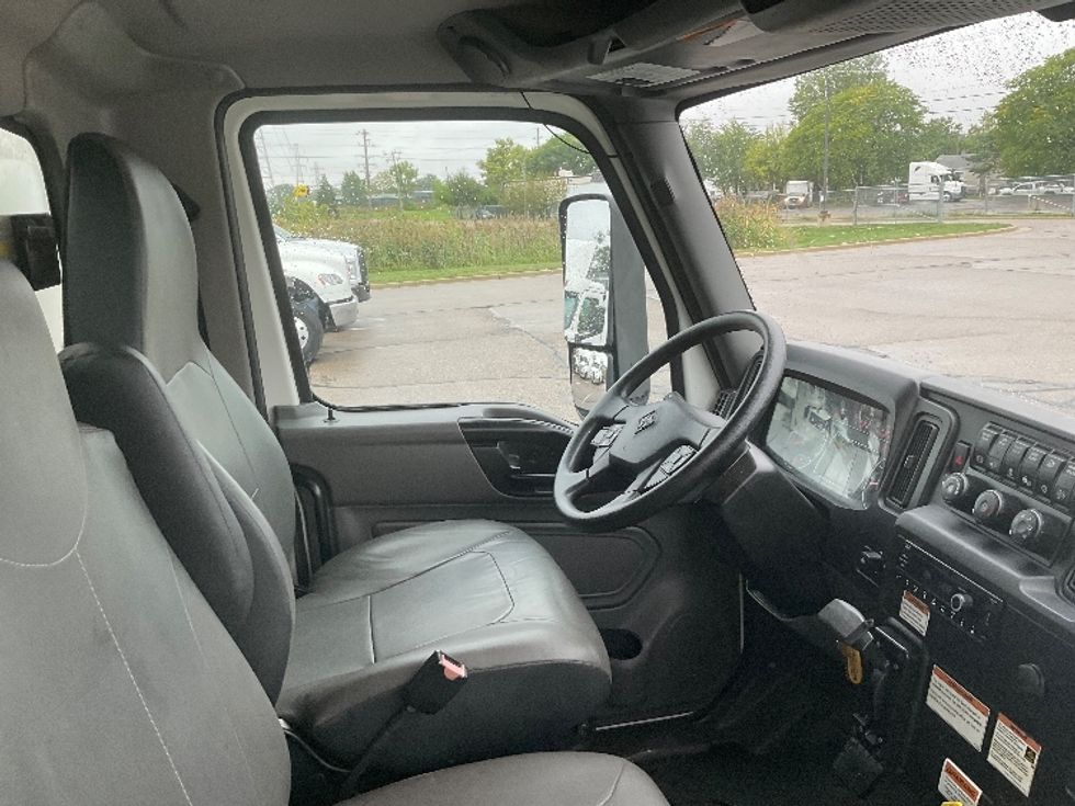 Medium Duty Box Truck-Light and Medium Duty Trucks-International-2022-MV607-Warren-MI-233,304\n\t\tmiles-$ 42,250 - Image 22
