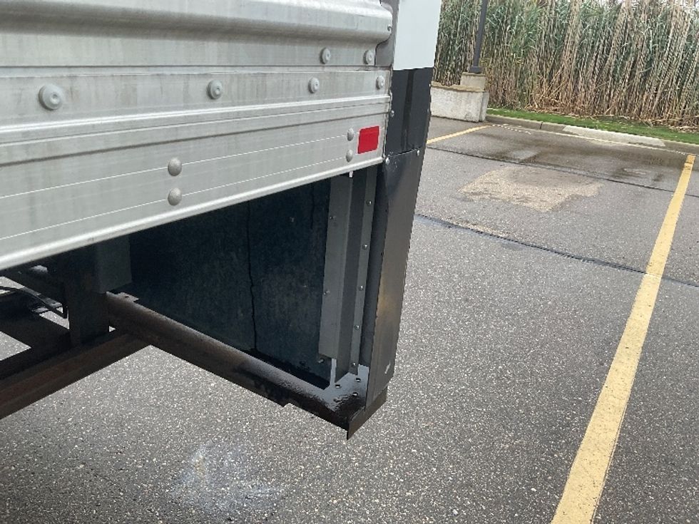 Medium Duty Box Truck-Light and Medium Duty Trucks-International-2022-MV607-Warren-MI-233,304\n\t\tmiles-$ 42,250 - Image 25