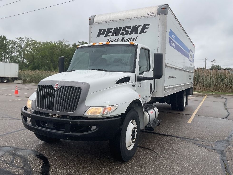 Medium Duty Box Truck-Light and Medium Duty Trucks-International-2022-MV607-Warren-MI-233,304\n\t\tmiles-$ 42,250 - Image 3