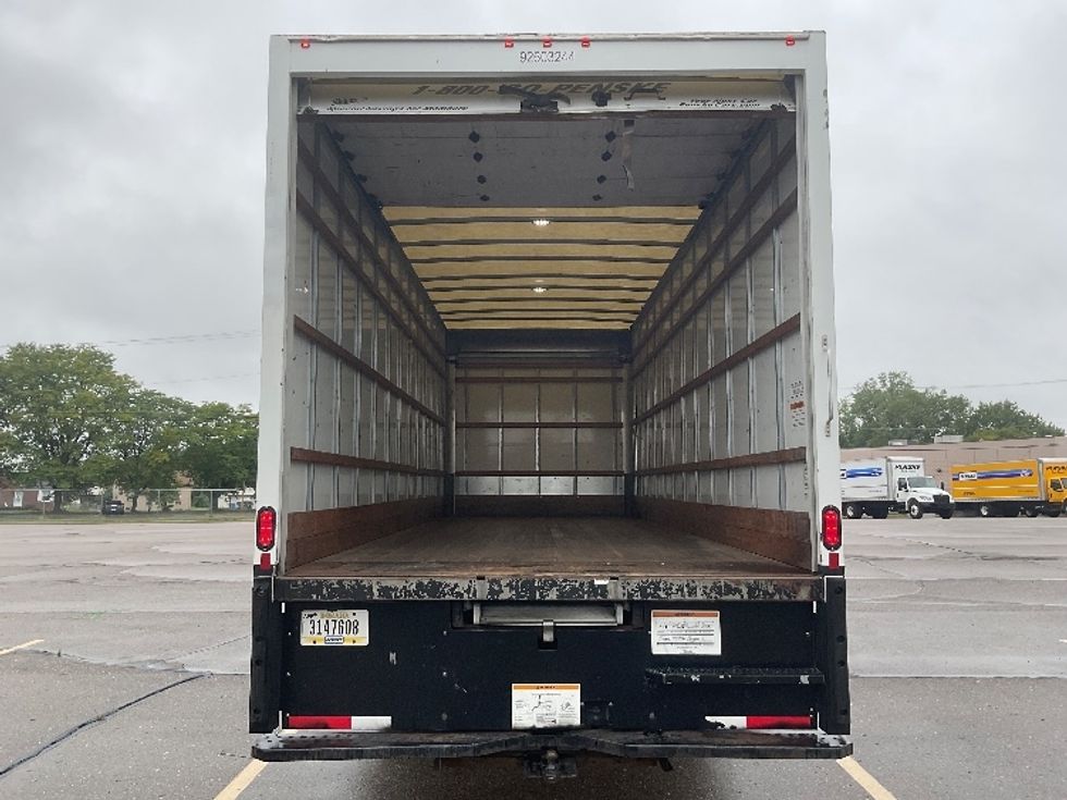 Medium Duty Box Truck-Light and Medium Duty Trucks-International-2022-MV607-Warren-MI-233,304\n\t\tmiles-$ 42,250 - Image 8