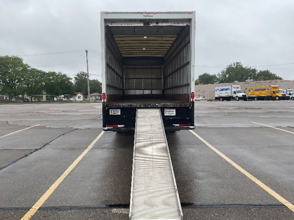 Medium Duty Box Truck-Light and Medium Duty Trucks-International-2022-MV607-Warren-MI-233,304\n\t\tmiles-$ 42,250 - Image 9