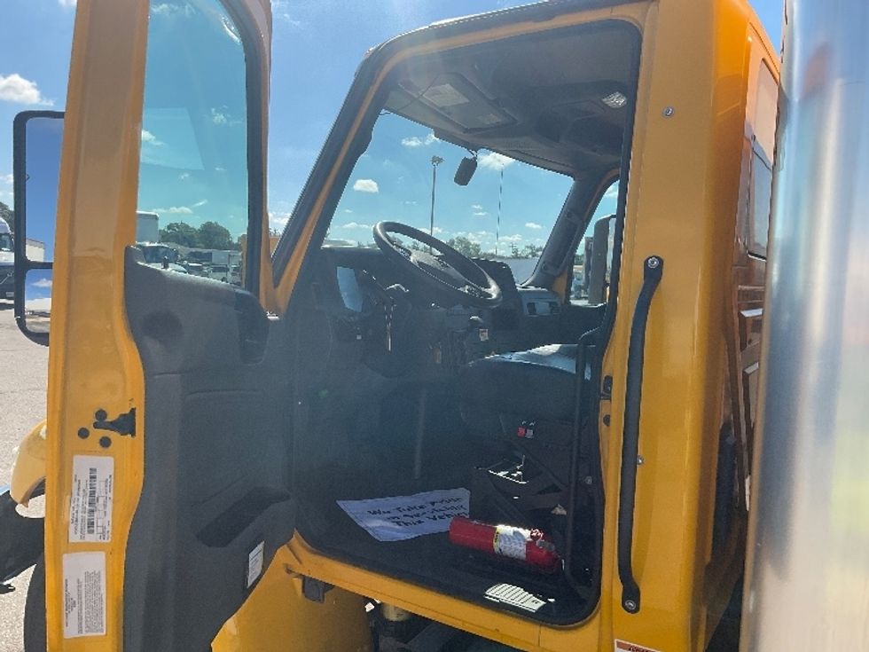 Medium Duty Box Truck-Light and Medium Duty Trucks-International-2022-MV607-Warren-MI-302,710\n\t\tmiles-$ 27,500 - Image 16