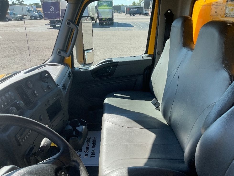 Medium Duty Box Truck-Light and Medium Duty Trucks-International-2022-MV607-Warren-MI-302,710\n\t\tmiles-$ 27,500 - Image 19