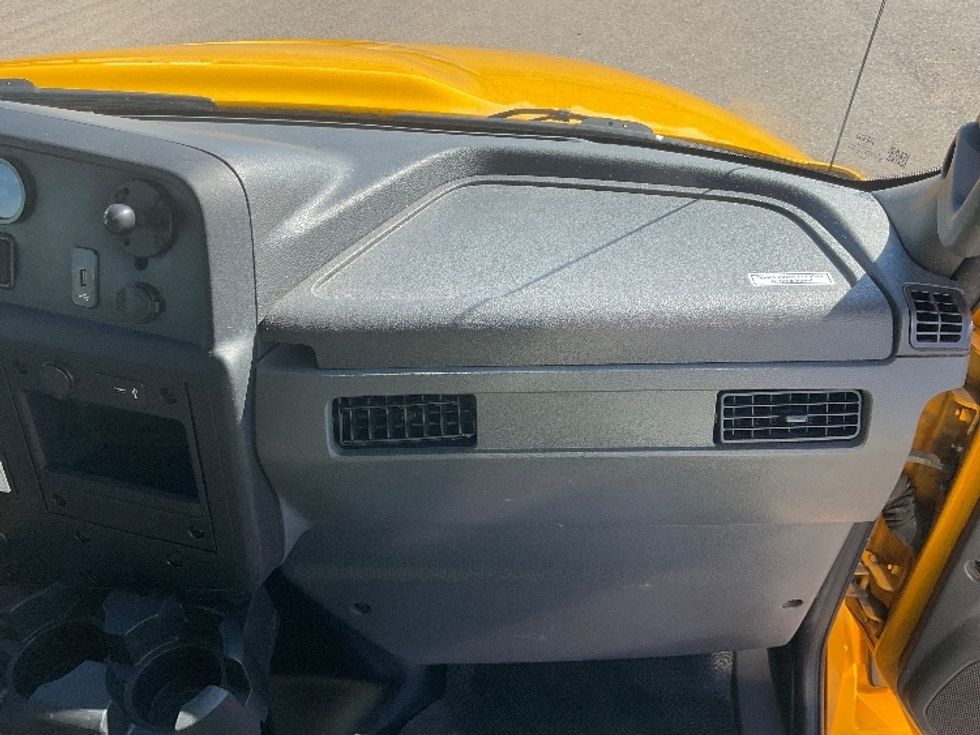 Medium Duty Box Truck-Light and Medium Duty Trucks-International-2022-MV607-Warren-MI-302,710\n\t\tmiles-$ 27,500 - Image 21