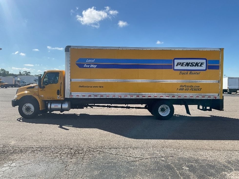 Medium Duty Box Truck-Light and Medium Duty Trucks-International-2022-MV607-Warren-MI-302,710\n\t\tmiles-$ 27,500 - Image 4