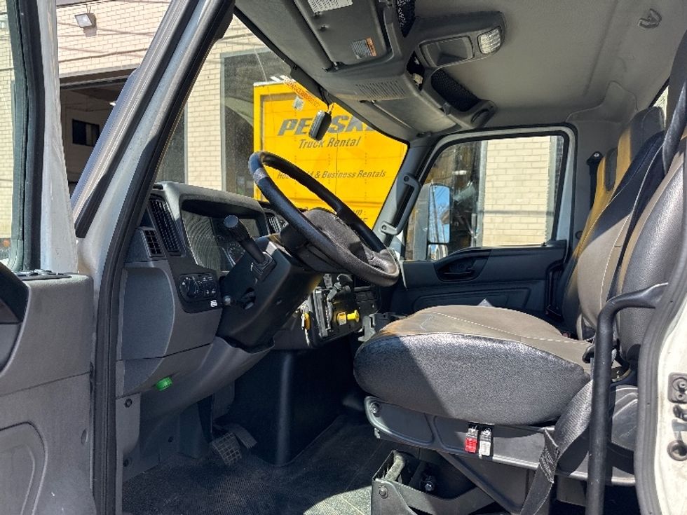Medium Duty Box Truck-Light and Medium Duty Trucks-International-2022-MV607-West Babylon-NY-111,387\n\t\tmiles-$ 68,000 - Image 16