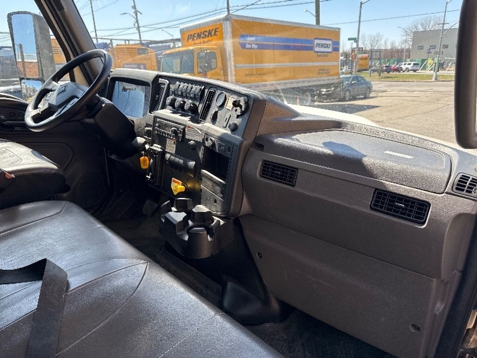 Medium Duty Box Truck-Light and Medium Duty Trucks-International-2022-MV607-West Babylon-NY-111,387\n\t\tmiles-$ 68,000 - Image 21
