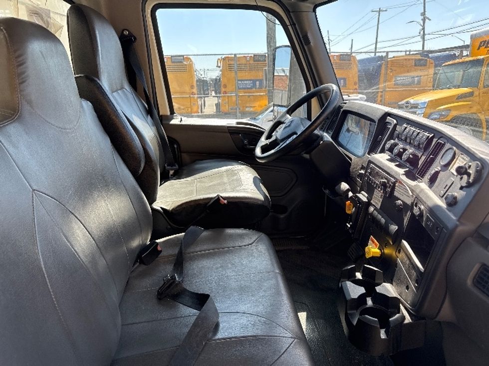 Medium Duty Box Truck-Light and Medium Duty Trucks-International-2022-MV607-West Babylon-NY-111,387\n\t\tmiles-$ 68,000 - Image 22