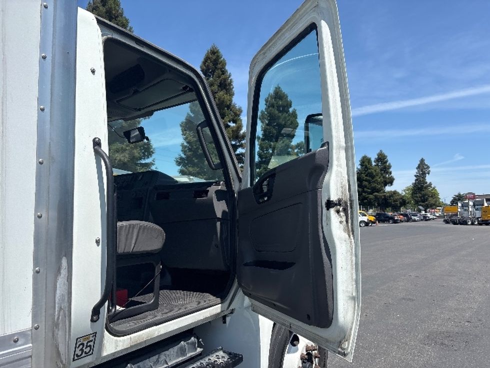 Medium Duty Box Truck-Light and Medium Duty Trucks-International-2022-MV607-West Sacramento-CA-115,392\n\t\tmiles-$ 50,750 - Image 20