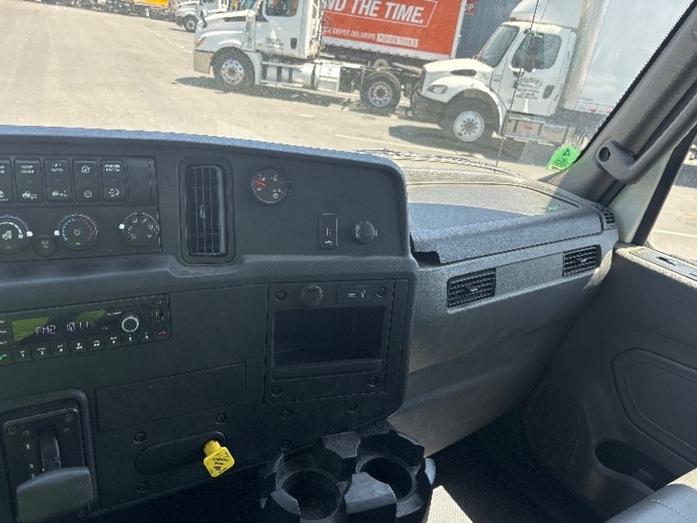 Medium Duty Box Truck-Light and Medium Duty Trucks-International-2022-MV607-West Sacramento-CA-115,392\n\t\tmiles-$ 50,750 - Image 21