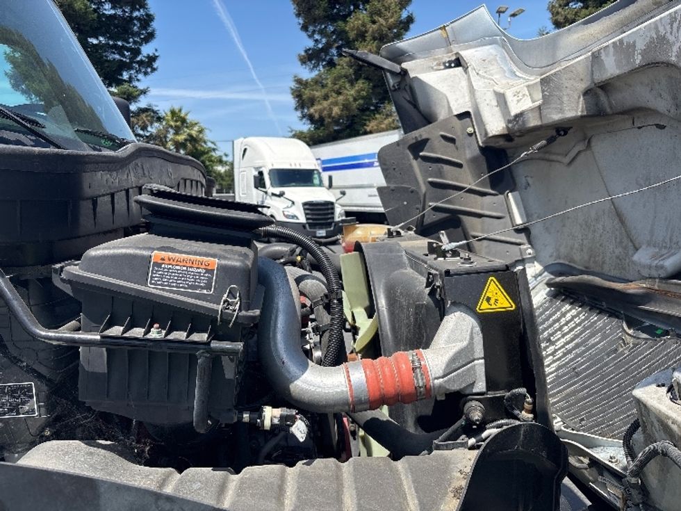 Medium Duty Box Truck-Light and Medium Duty Trucks-International-2022-MV607-West Sacramento-CA-115,392\n\t\tmiles-$ 50,750 - Image 22