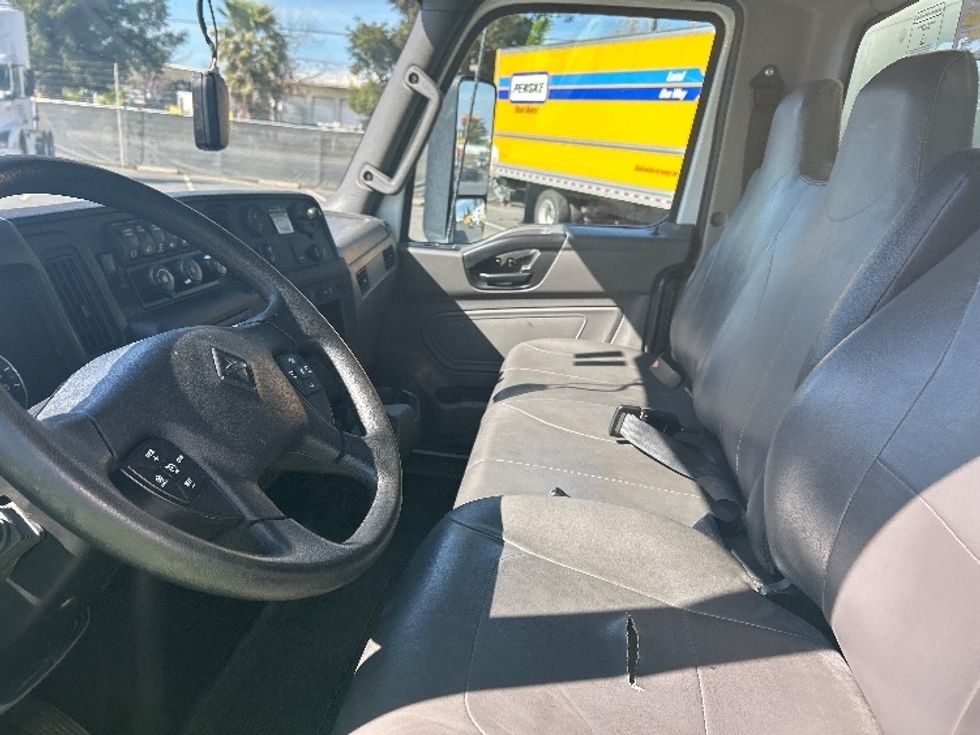 Medium Duty Box Truck-Light and Medium Duty Trucks-International-2022-MV607-West Sacramento-CA-140,354\n\t\tmiles-$ 68,000 - Image 18