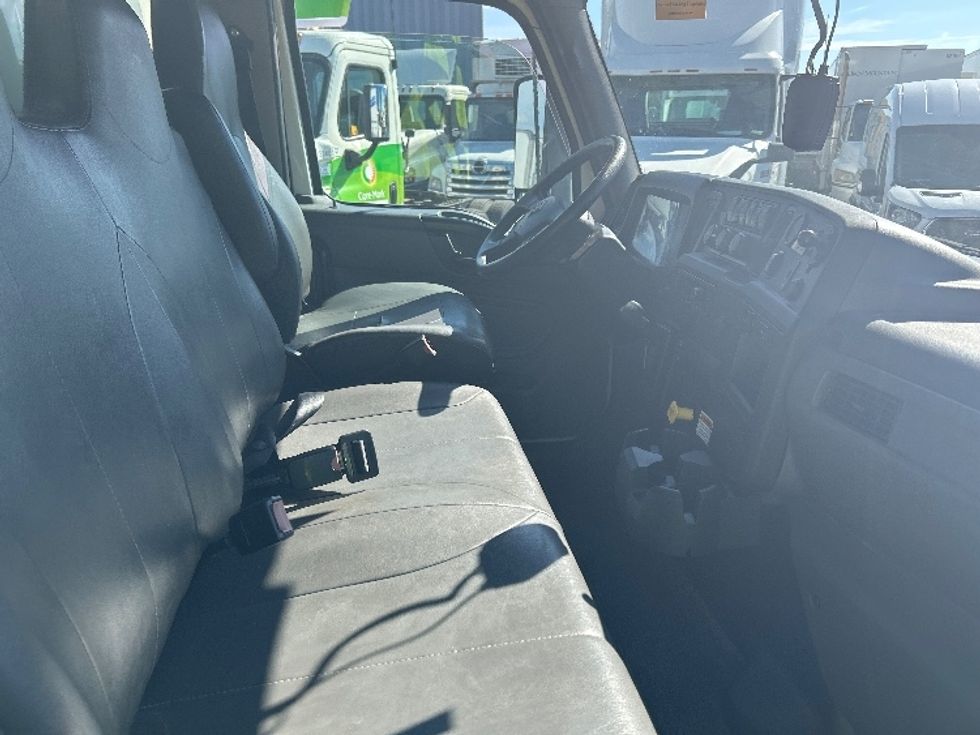 Medium Duty Box Truck-Light and Medium Duty Trucks-International-2022-MV607-West Sacramento-CA-140,354\n\t\tmiles-$ 68,000 - Image 21