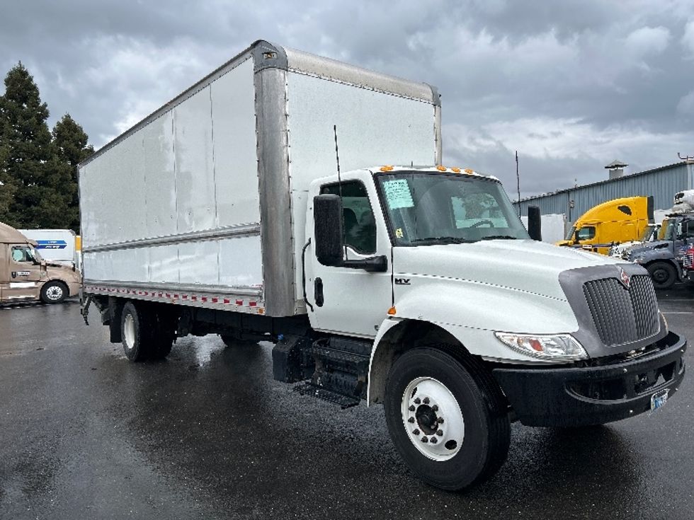 Medium Duty Box Truck-Light and Medium Duty Trucks-International-2022-MV607-West Sacramento-CA-159,583\n\t\tmiles-$ 62,000 - Image 1