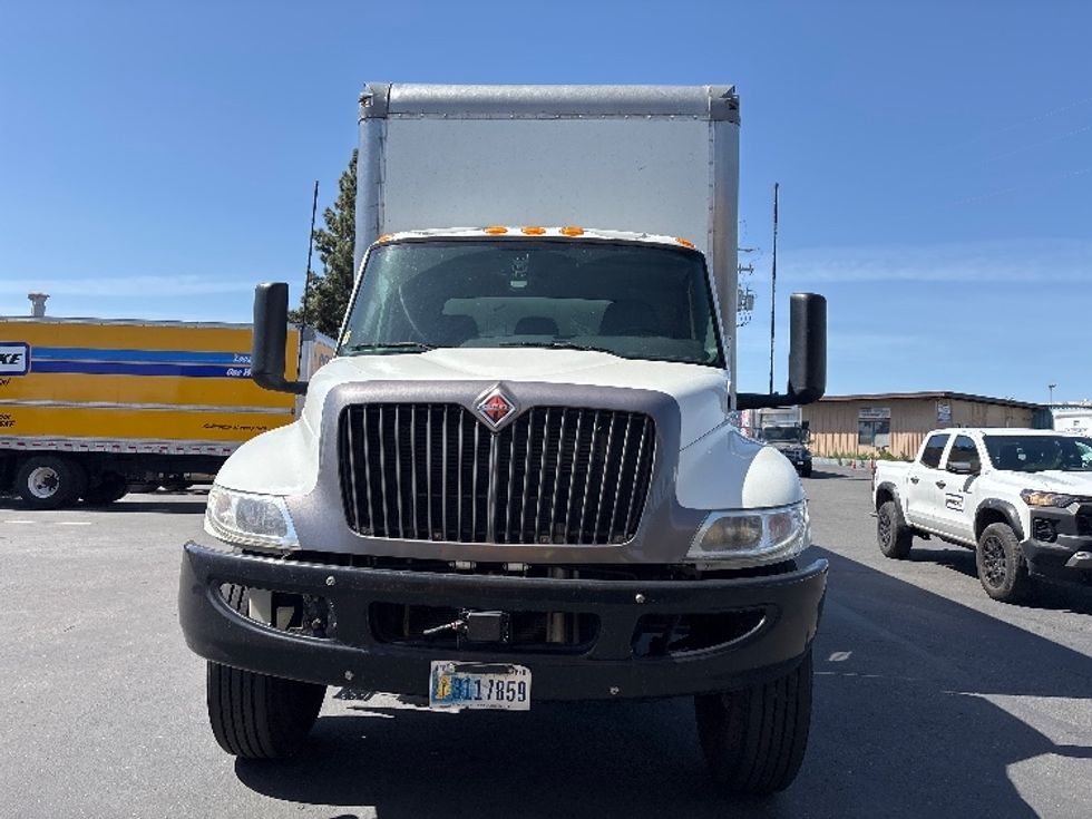 Medium Duty Box Truck-Light and Medium Duty Trucks-International-2022-MV607-West Sacramento-CA-159,583\n\t\tmiles-$ 62,000 - Image 2
