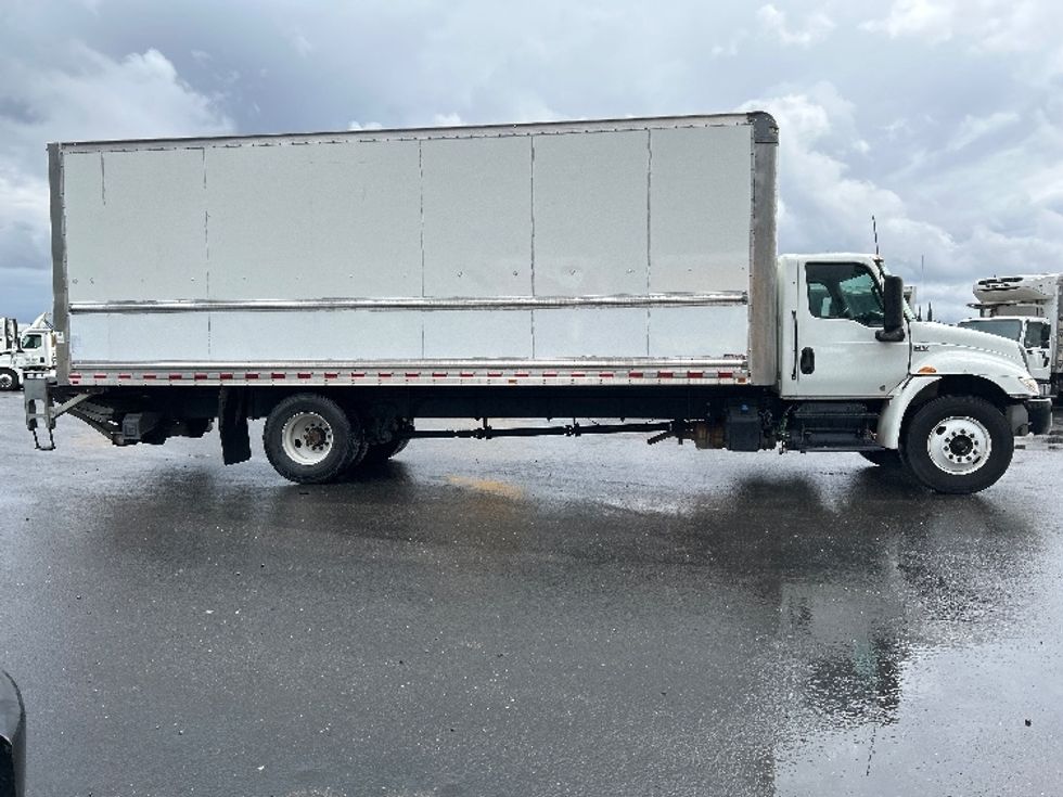 Medium Duty Box Truck-Light and Medium Duty Trucks-International-2022-MV607-West Sacramento-CA-159,583\n\t\tmiles-$ 62,000 - Image 15