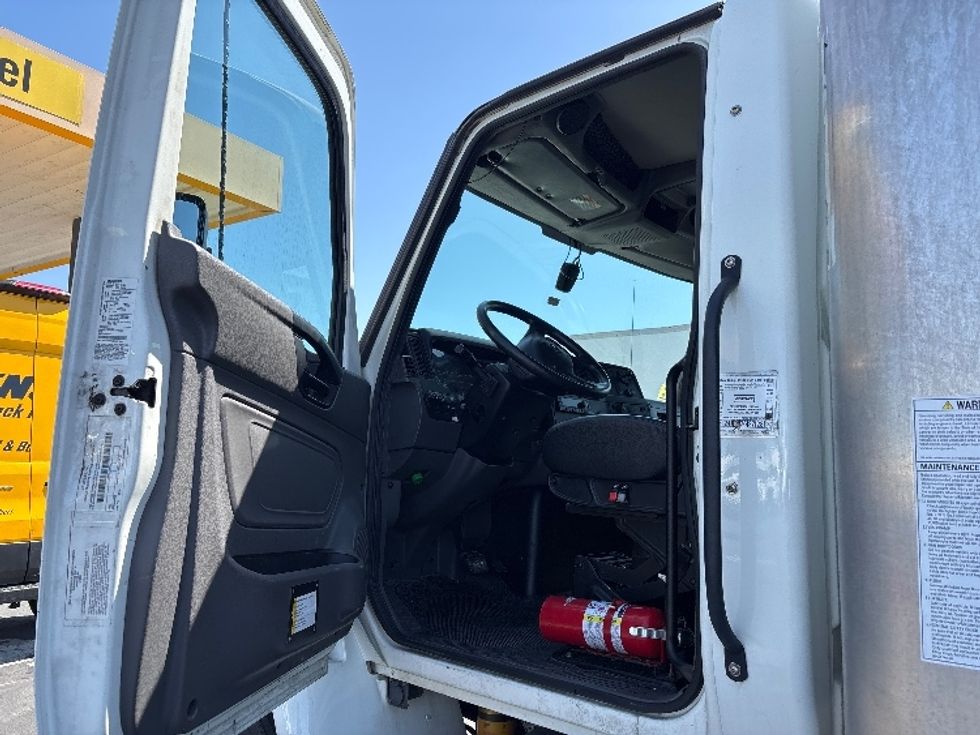 Medium Duty Box Truck-Light and Medium Duty Trucks-International-2022-MV607-West Sacramento-CA-159,583\n\t\tmiles-$ 62,000 - Image 16