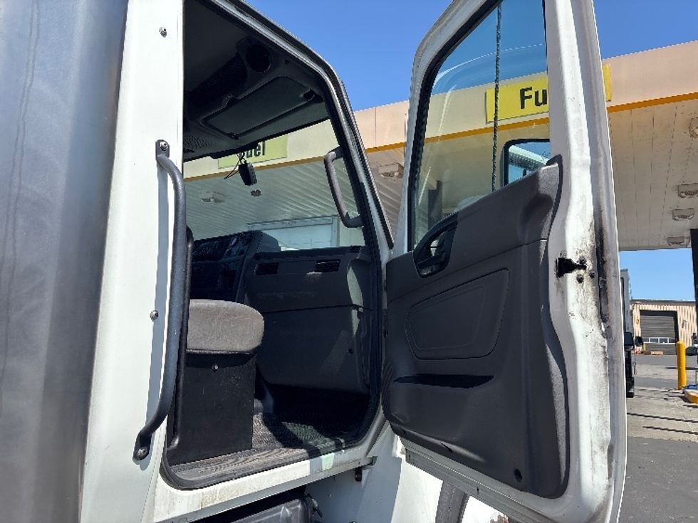 Medium Duty Box Truck-Light and Medium Duty Trucks-International-2022-MV607-West Sacramento-CA-159,583\n\t\tmiles-$ 62,000 - Image 20