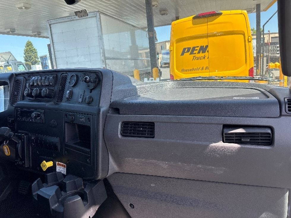 Medium Duty Box Truck-Light and Medium Duty Trucks-International-2022-MV607-West Sacramento-CA-159,583\n\t\tmiles-$ 62,000 - Image 21