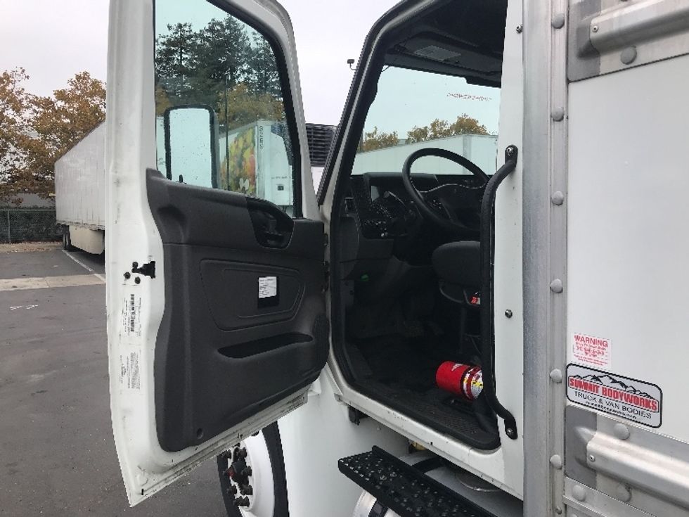 Medium Duty Box Truck-Light and Medium Duty Trucks-International-2022-MV607-West Sacramento-CA-184,825\n\t\tmiles-$ 57,000 - Image 16