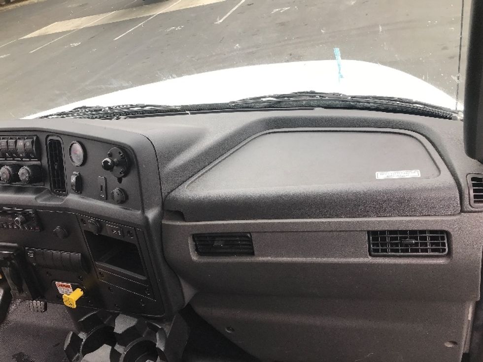 Medium Duty Box Truck-Light and Medium Duty Trucks-International-2022-MV607-West Sacramento-CA-184,825\n\t\tmiles-$ 57,000 - Image 21