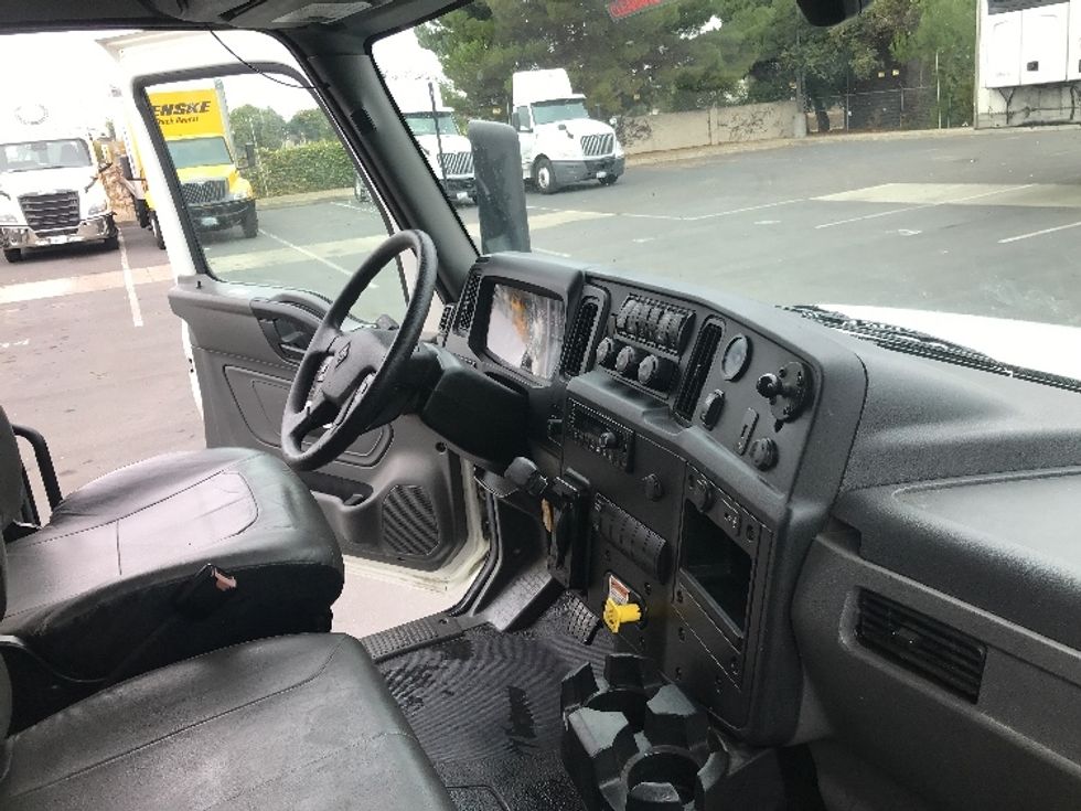 Medium Duty Box Truck-Light and Medium Duty Trucks-International-2022-MV607-West Sacramento-CA-184,825\n\t\tmiles-$ 57,000 - Image 22
