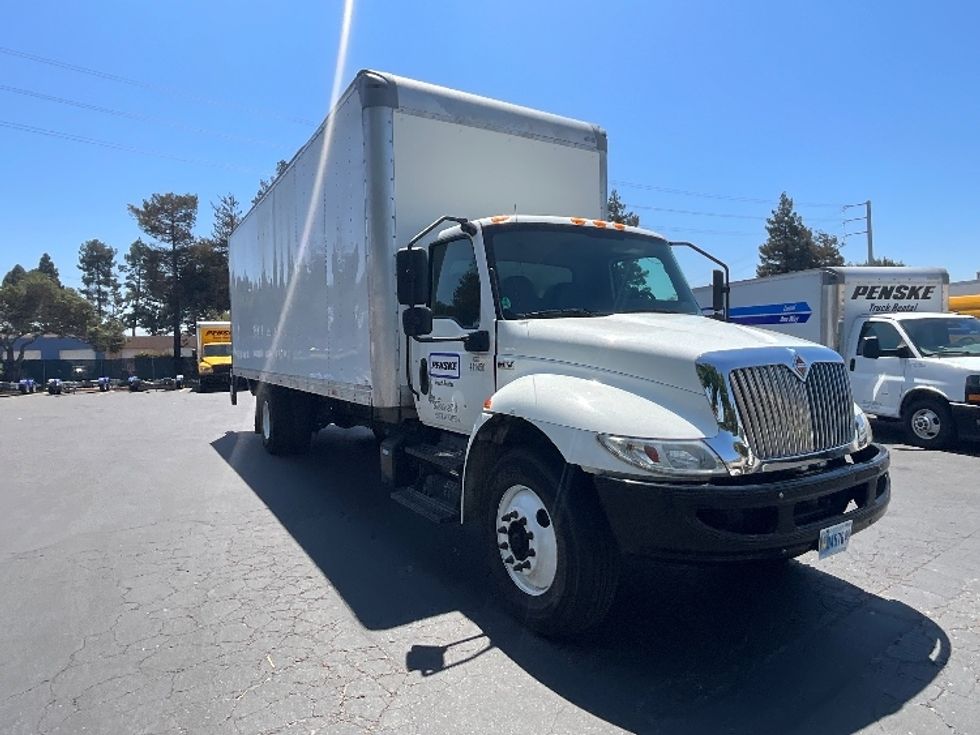 Medium Duty Box Truck-Light and Medium Duty Trucks-International-2022-MV607-West Sacramento-CA-211,157\n\t\tmiles-$ 60,500 - Image 1