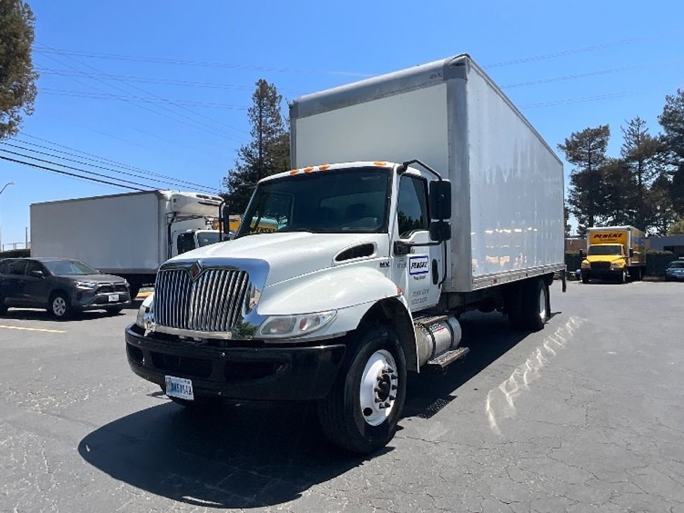 Medium Duty Box Truck-Light and Medium Duty Trucks-International-2022-MV607-West Sacramento-CA-211,157\n\t\tmiles-$ 60,500 - Image 3
