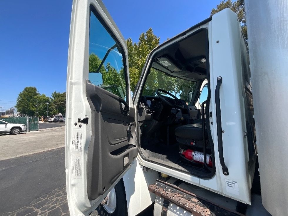 Medium Duty Box Truck-Light and Medium Duty Trucks-International-2022-MV607-West Sacramento-CA-211,157\n\t\tmiles-$ 60,500 - Image 16