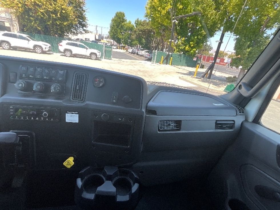Medium Duty Box Truck-Light and Medium Duty Trucks-International-2022-MV607-West Sacramento-CA-211,157\n\t\tmiles-$ 60,500 - Image 21