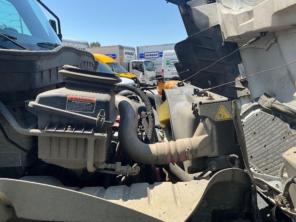 Medium Duty Box Truck-Light and Medium Duty Trucks-International-2022-MV607-West Sacramento-CA-211,157\n\t\tmiles-$ 60,500 - Image 24