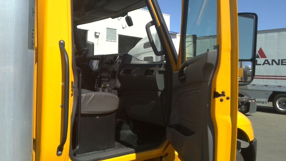 Medium Duty Box Truck-Light and Medium Duty Trucks-International-2022-MV607-West Sacramento-CA-219,489\n\t\tmiles-$ 46,250 - Image 19