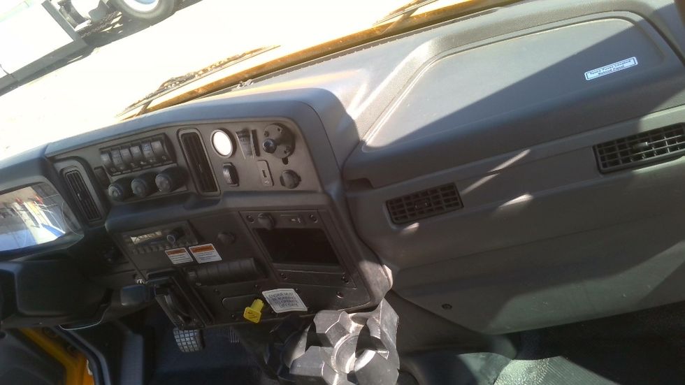 Medium Duty Box Truck-Light and Medium Duty Trucks-International-2022-MV607-West Sacramento-CA-219,489\n\t\tmiles-$ 46,250 - Image 20