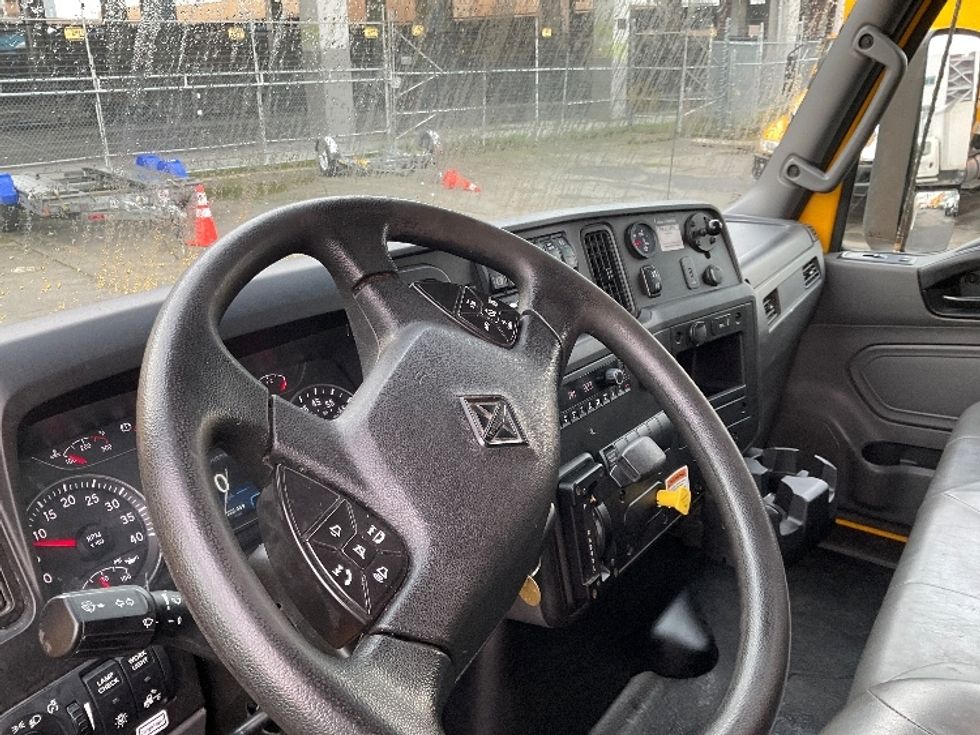 Medium Duty Box Truck-Light and Medium Duty Trucks-International-2022-MV607-West Sacramento-CA-222,460\n\t\tmiles-$ 48,250 - Image 17