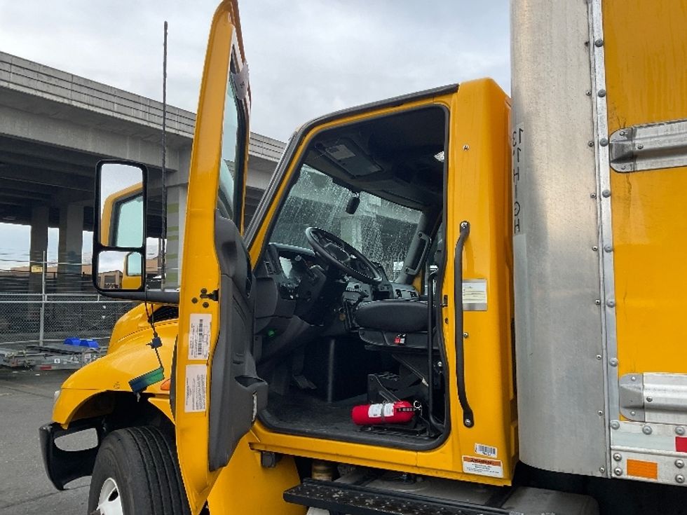 Medium Duty Box Truck-Light and Medium Duty Trucks-International-2022-MV607-West Sacramento-CA-222,460\n\t\tmiles-$ 48,250 - Image 16