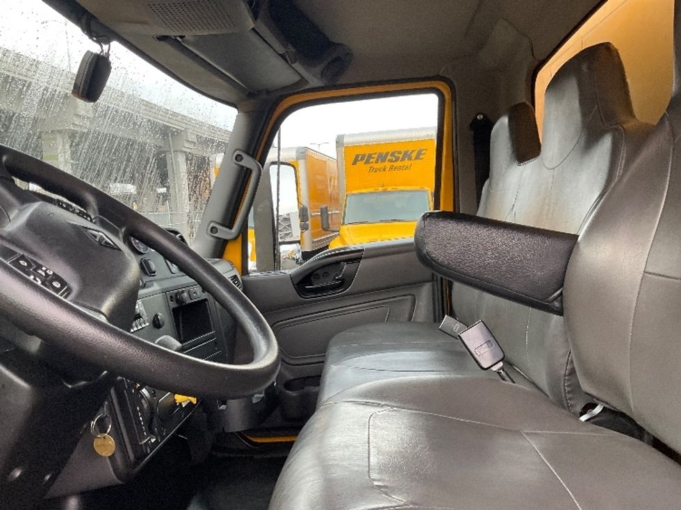 Medium Duty Box Truck-Light and Medium Duty Trucks-International-2022-MV607-West Sacramento-CA-222,460\n\t\tmiles-$ 48,250 - Image 19
