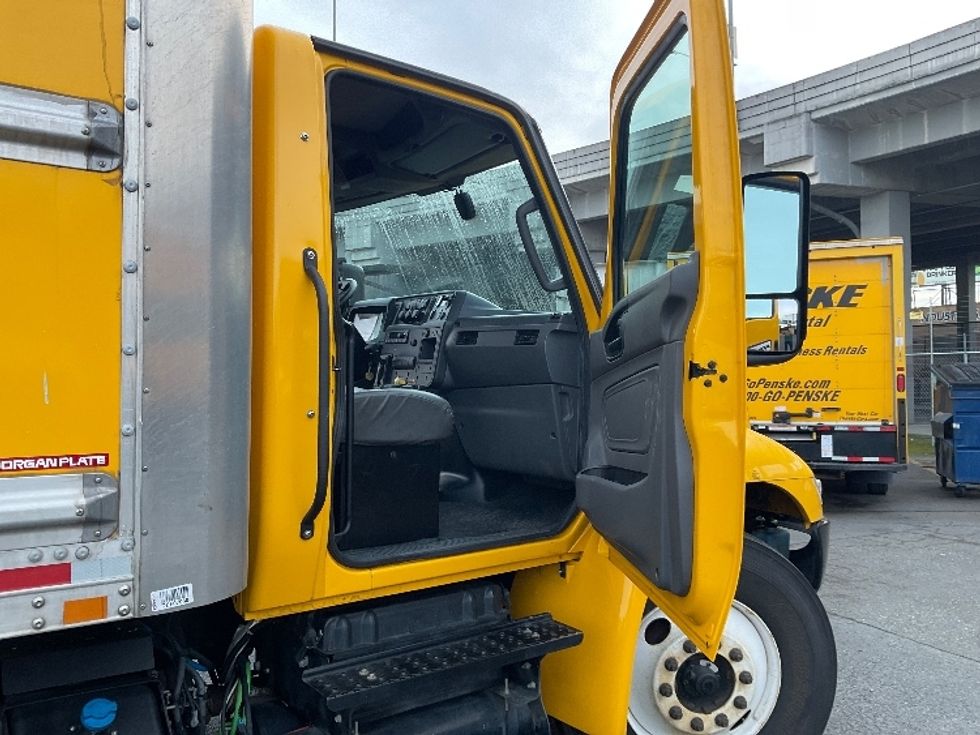 Medium Duty Box Truck-Light and Medium Duty Trucks-International-2022-MV607-West Sacramento-CA-222,460\n\t\tmiles-$ 48,250 - Image 20