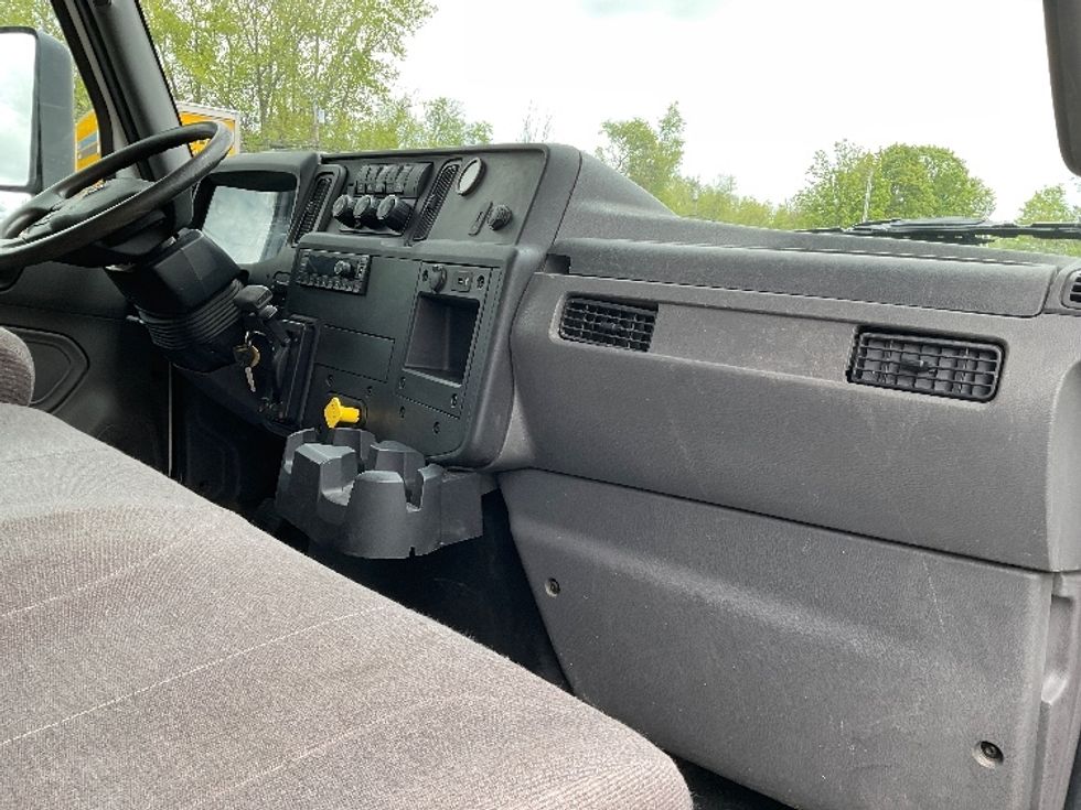 Medium Duty Box Truck-Light and Medium Duty Trucks-International-2022-MV607-Whitesboro-NY-96,563\n\t\tmiles-$ 61,000 - Image 21