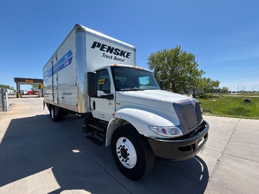 Medium Duty Box Truck-Light and Medium Duty Trucks-International-2022-MV607-Wichita-KS-206,150\n\t\tmiles-$ 53,250 - Image 1