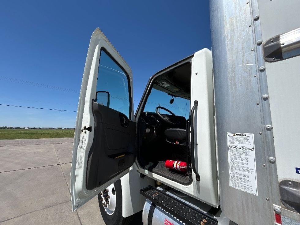 Medium Duty Box Truck-Light and Medium Duty Trucks-International-2022-MV607-Wichita-KS-206,150\n\t\tmiles-$ 53,250 - Image 16