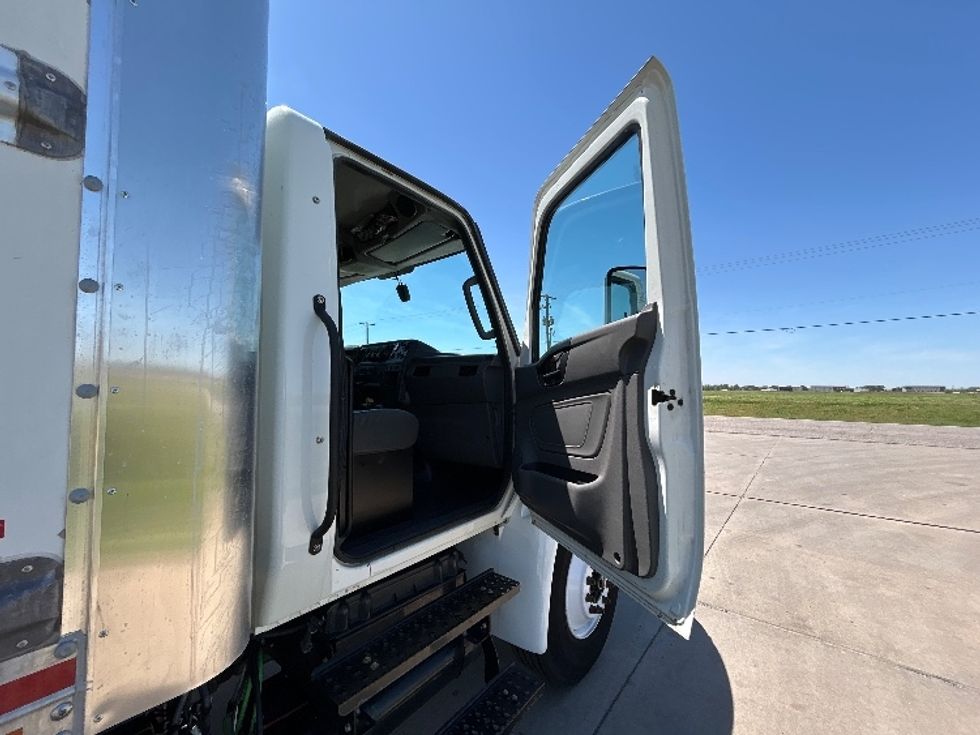 Medium Duty Box Truck-Light and Medium Duty Trucks-International-2022-MV607-Wichita-KS-206,150\n\t\tmiles-$ 53,250 - Image 20