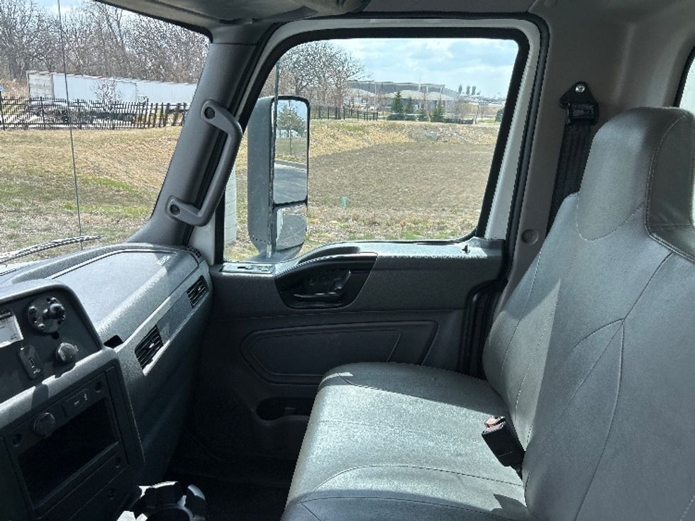 Medium Duty Box Truck-Light and Medium Duty Trucks-International-2022-MV607-Windsor-WI-106,938\n\t\tmiles-$ 72,000 - Image 19