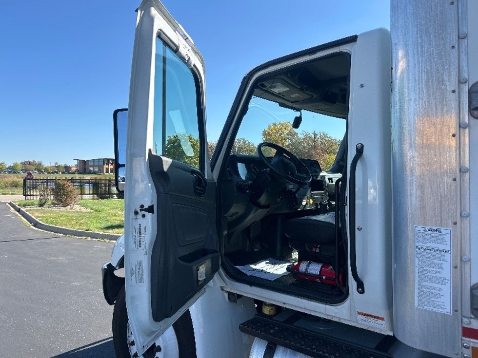 Medium Duty Box Truck-Light and Medium Duty Trucks-International-2022-MV607-Windsor-WI-209,155\n\t\tmiles-$ 42,500 - Image 14