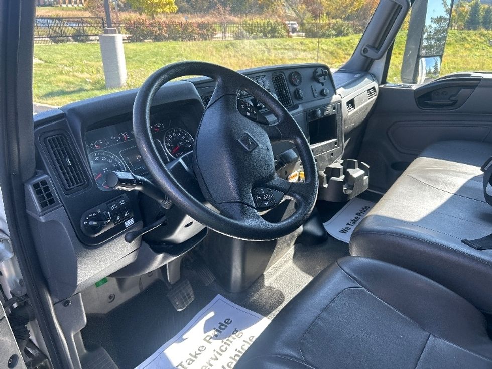 Medium Duty Box Truck-Light and Medium Duty Trucks-International-2022-MV607-Windsor-WI-209,155\n\t\tmiles-$ 42,500 - Image 15