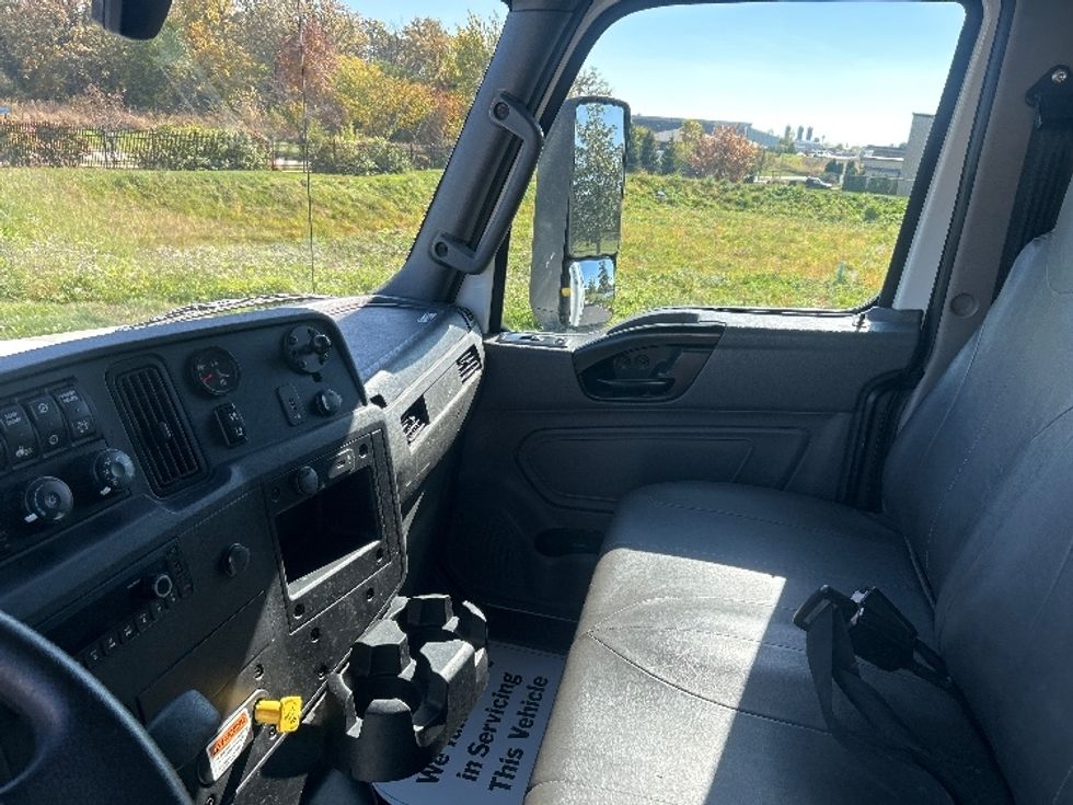 Medium Duty Box Truck-Light and Medium Duty Trucks-International-2022-MV607-Windsor-WI-209,155\n\t\tmiles-$ 42,500 - Image 17