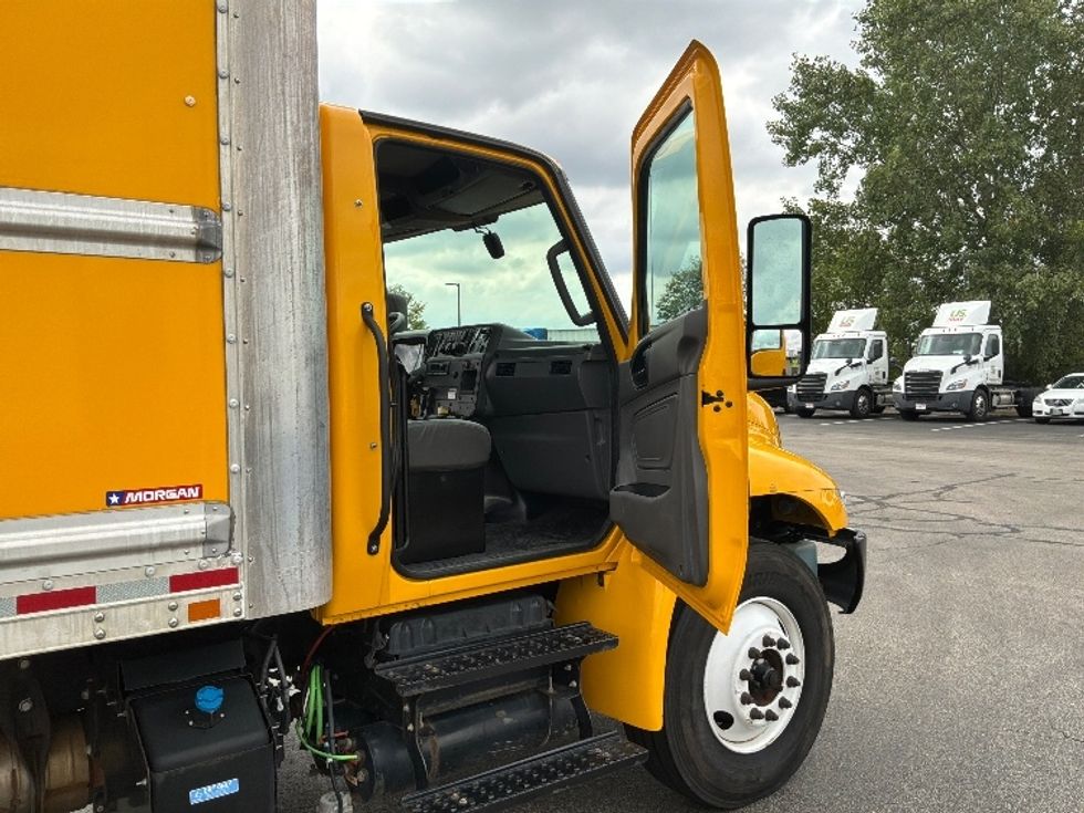 Medium Duty Box Truck-Light and Medium Duty Trucks-International-2022-MV607-Windsor-WI-239,739\n\t\tmiles-$ 38,750 - Image 20