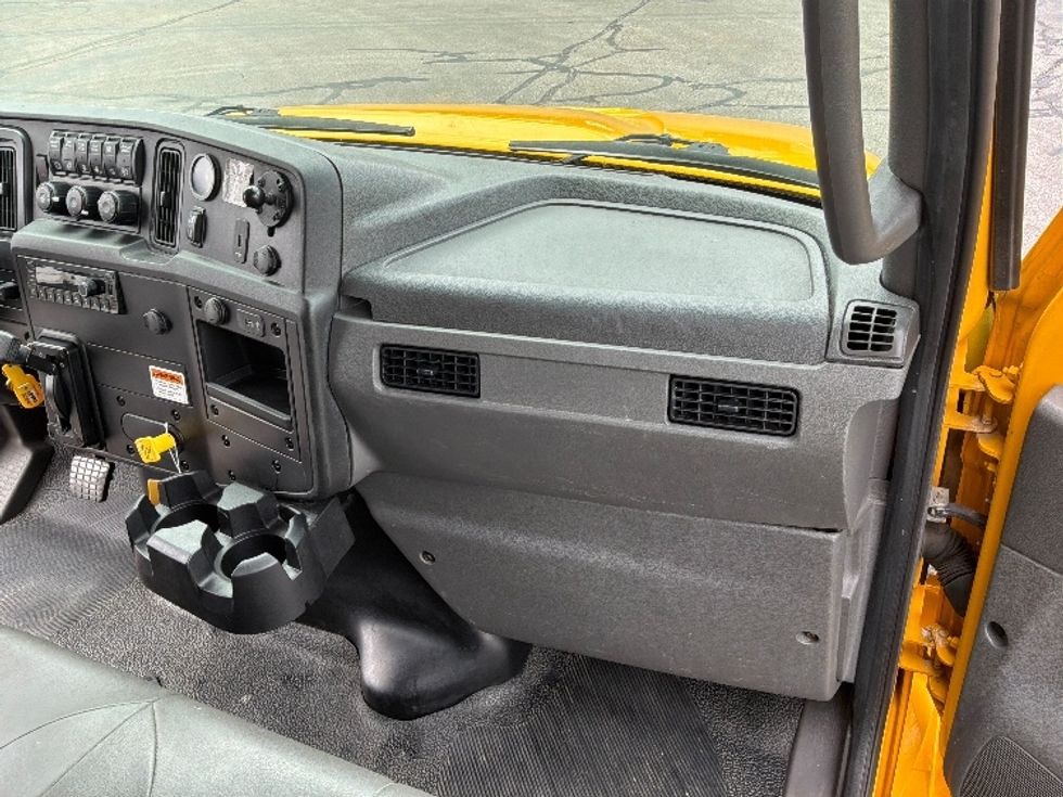 Medium Duty Box Truck-Light and Medium Duty Trucks-International-2022-MV607-Windsor-WI-239,739\n\t\tmiles-$ 38,750 - Image 21